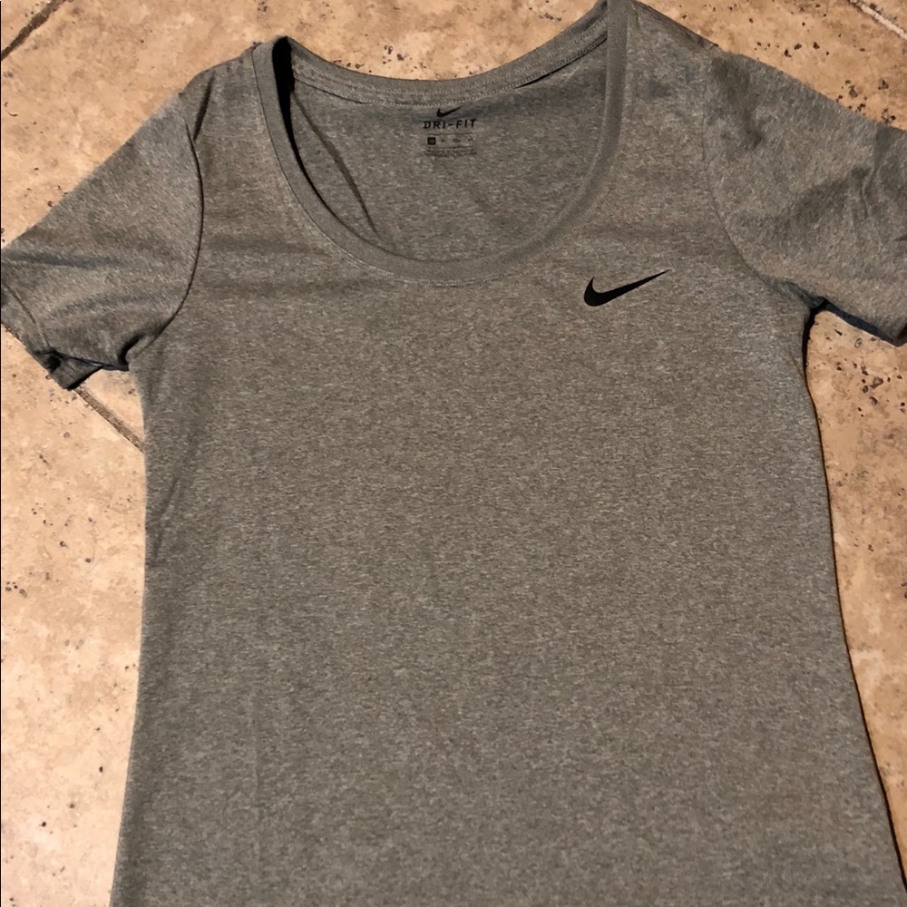 Nike tee - Picture 2 of 4